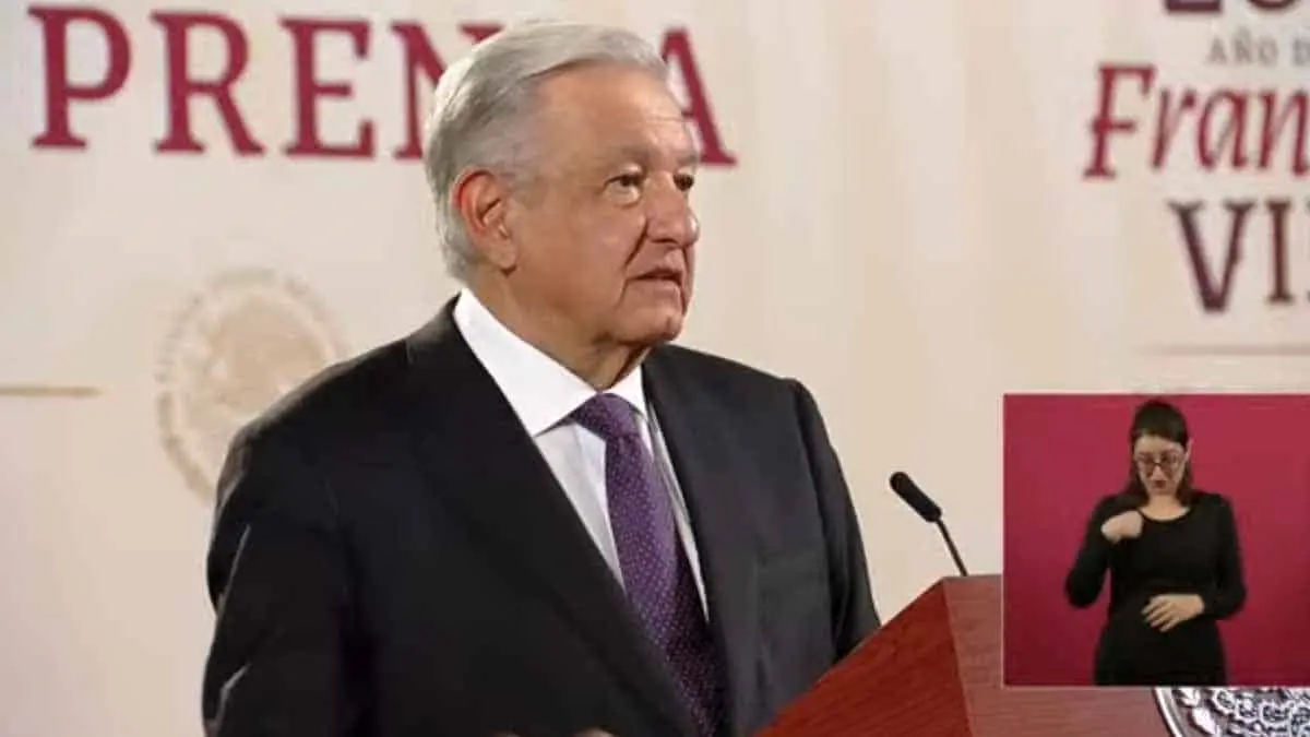 AMLO informa que hay trabajadores desaparecidos tras explosión en plataforma de Pemex