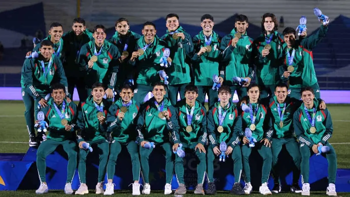 VIDEO |Así reaccionaron deportistas mexicanos cuando les cortaron el Himno Nacional en plena premiación