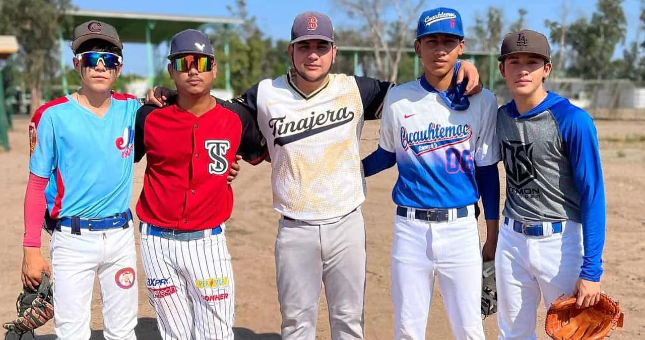 Brillaron las estrellas en Liga Juvenil de Béisbol