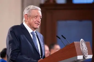 AMLO pide revisar facultades del INE y el TEPJF