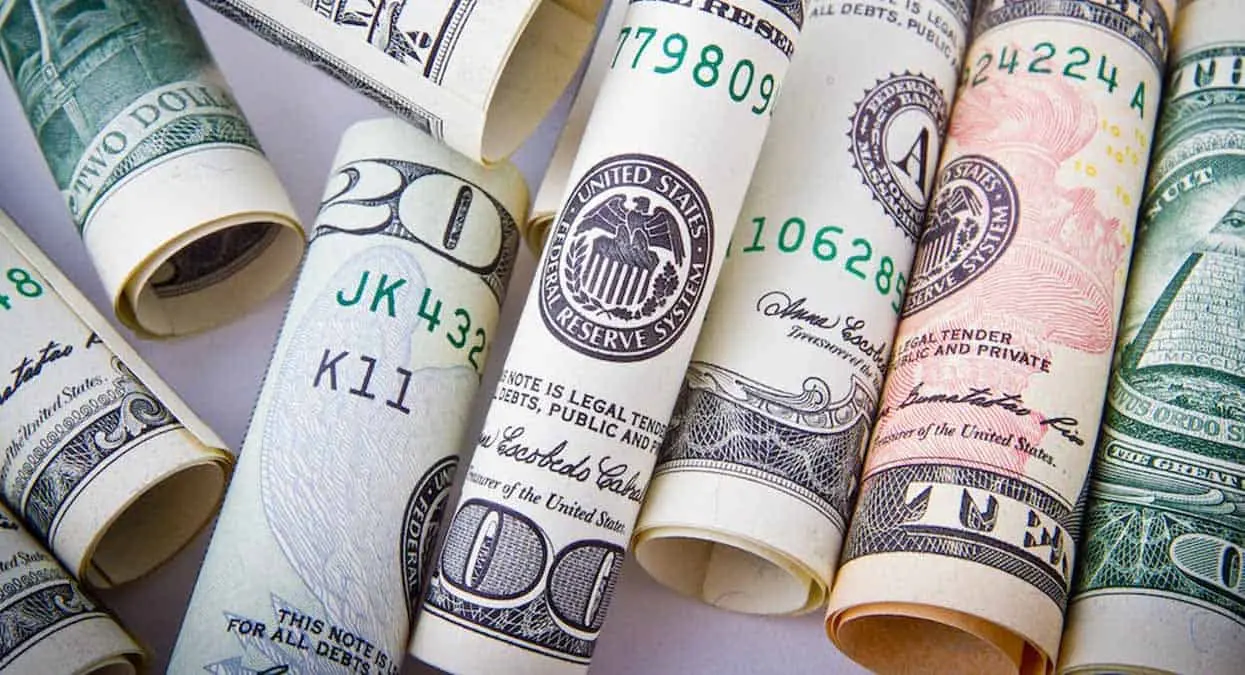 El superpeso cierra semana con ganancias frente al dólar