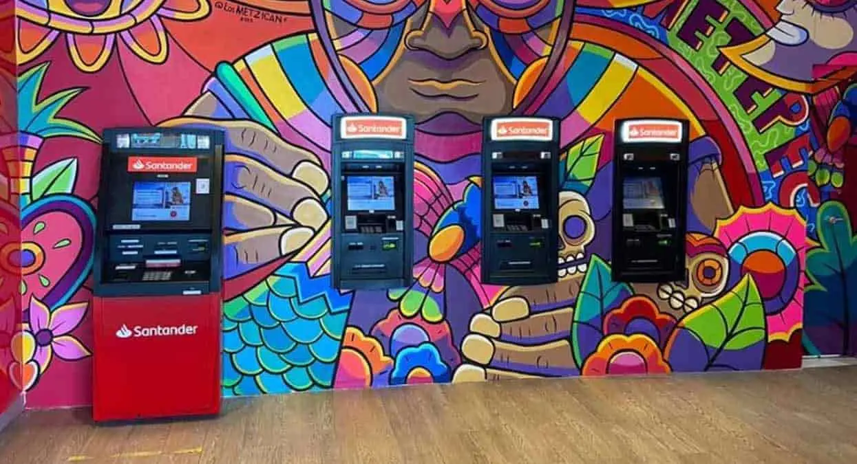 ¿Cuánto te cobra Santander por hacer un retiro de otro banco?