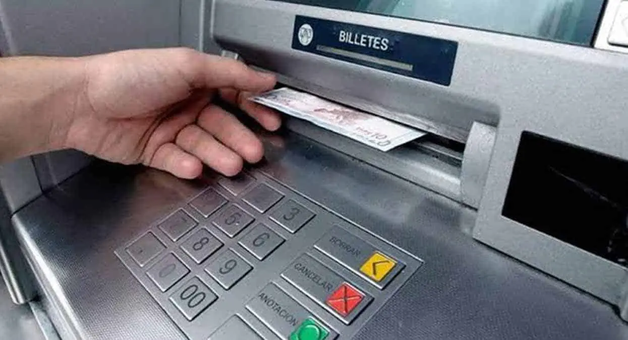 Bancomer: ¿Cuánto te cobra de comisión por hacer retiro de otro banco?