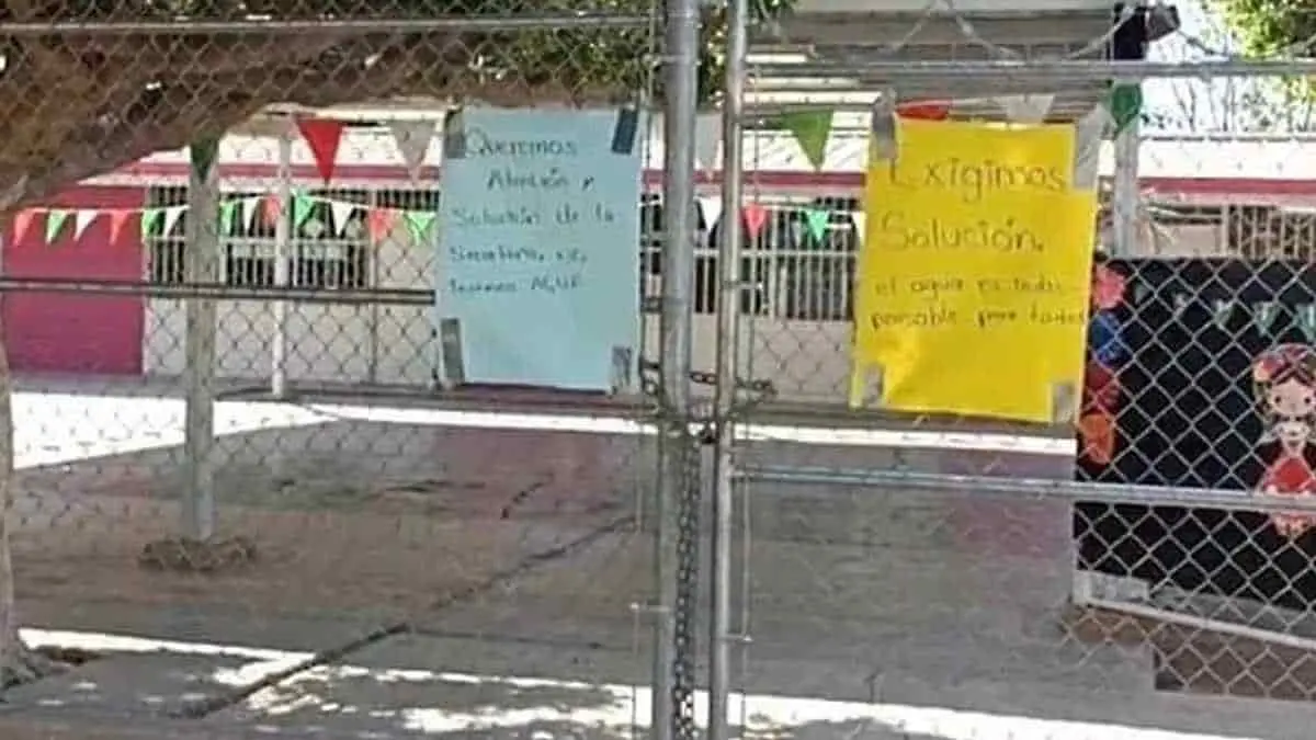 En Huatabampo, padres de familia toman otra escuela