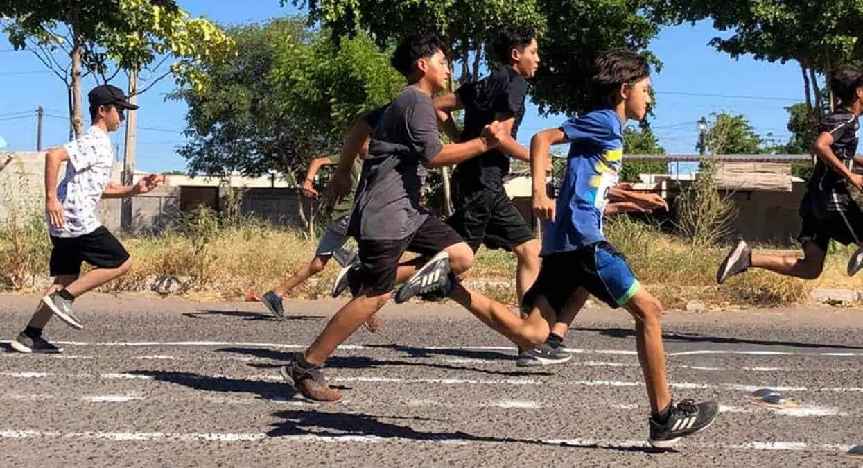 Éxito el evento atlético del “Día de la Raza”