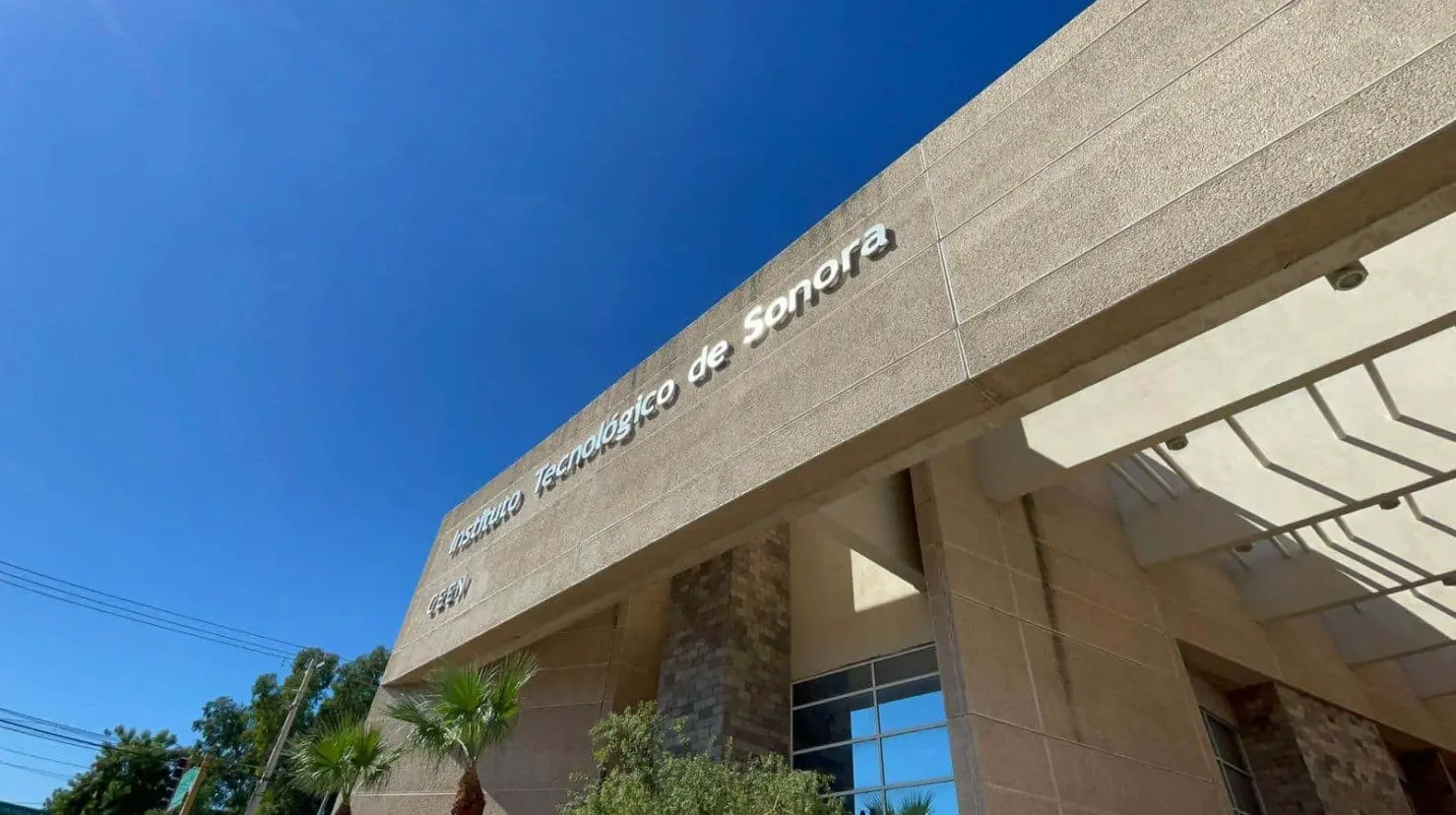 ITSON Guaymas brinda atención a estudiante que cayó en uno de sus edificios