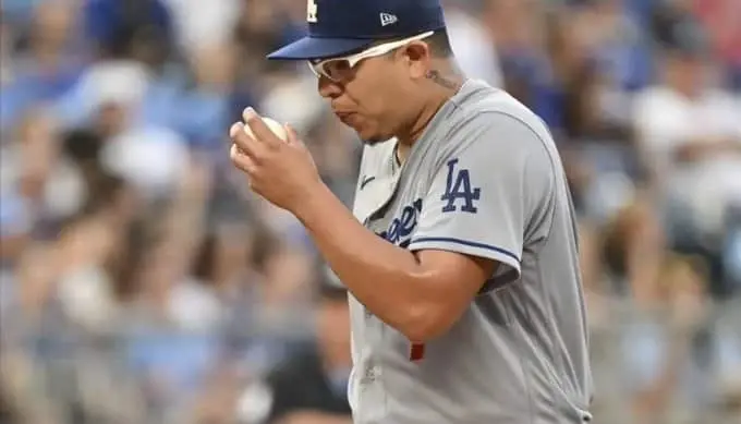 Julio Urías sigue sin aparecer en público y guarda silencio