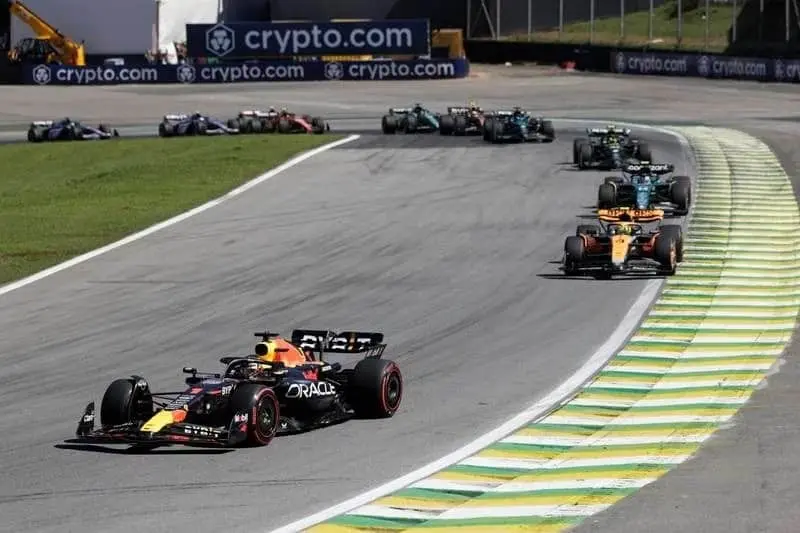 “Checo” Pérez llega en cuarto lugar en el Gran Premio de Brasil