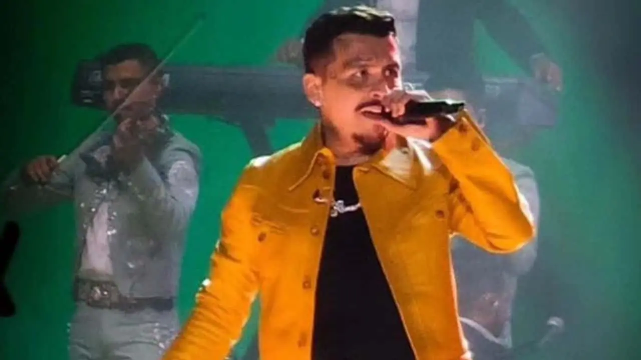Christian Nodal sorprende con canción de “Hombres G”, así se escucha