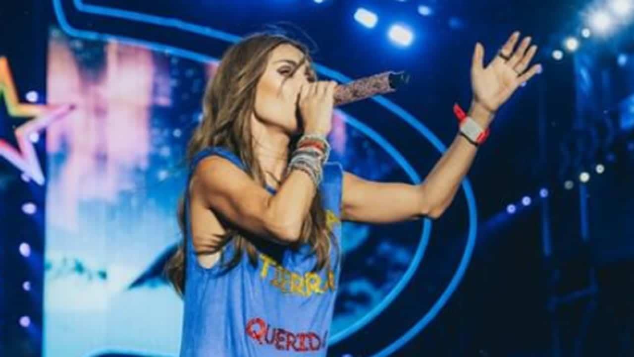 Anahí anuncia retiro de los escenarios al culminar gira RBD