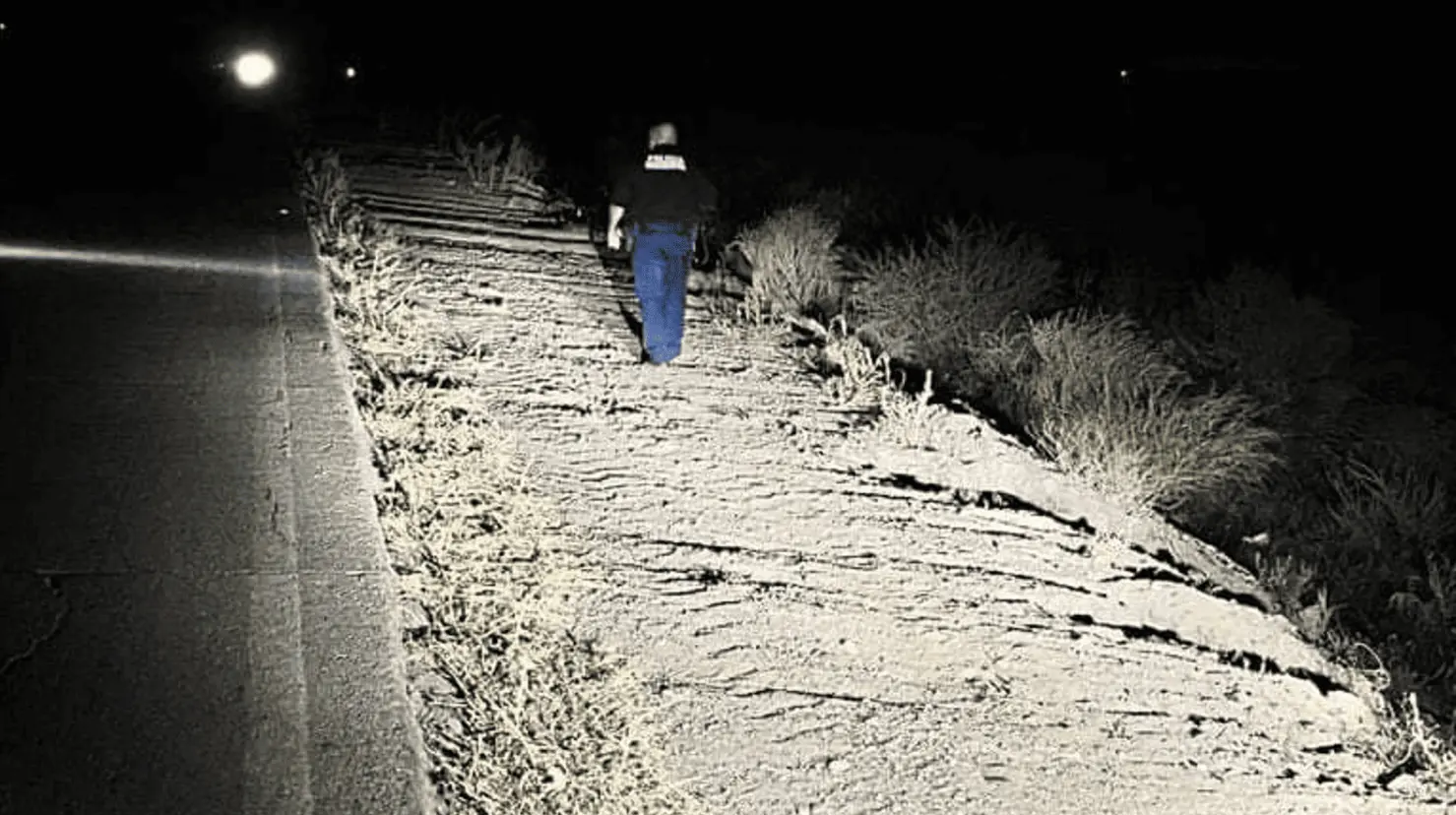 Pick up pierde el control y cae en canal de riego del Valle del Yaqui