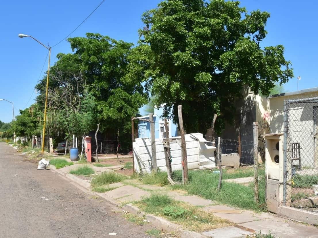 Proponen permuta de un terreno por casas en Urbi Villas del Real