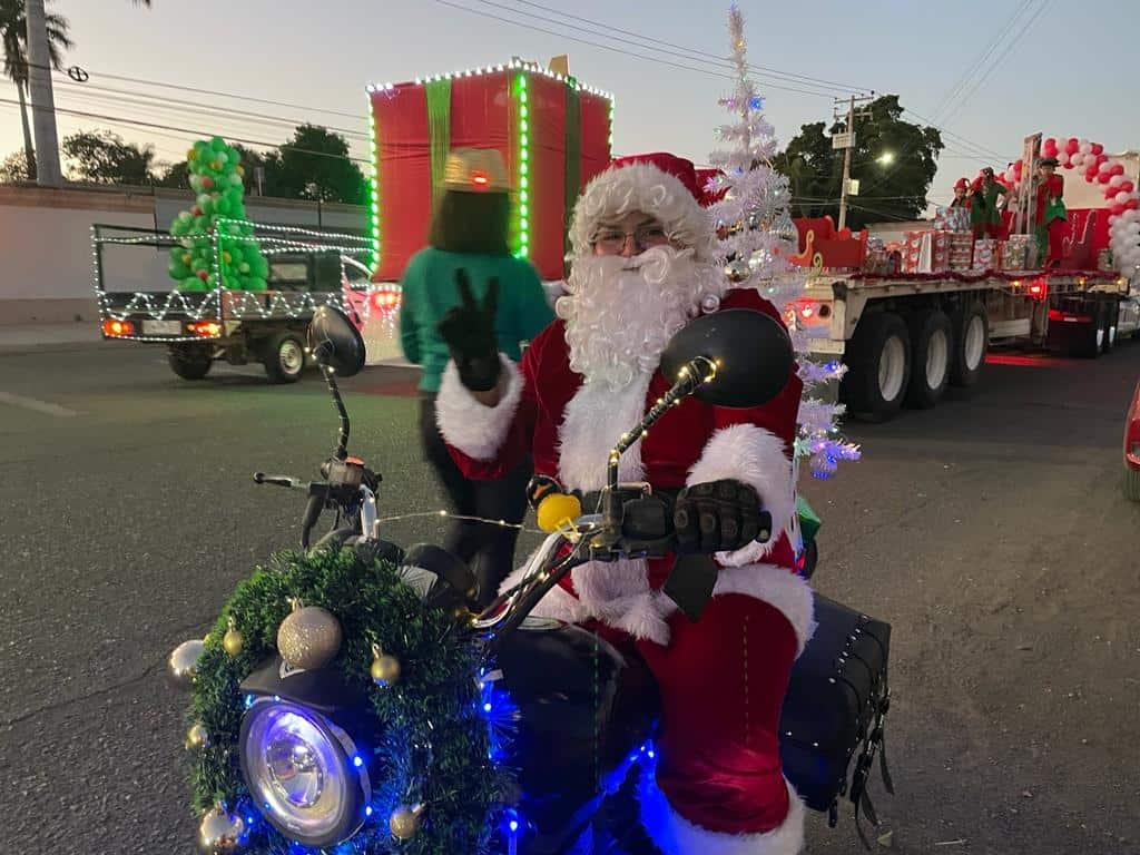 VIDEO | Así se vivió el Desfile Navideño 2023 en Ciudad Obregón; rompe récord