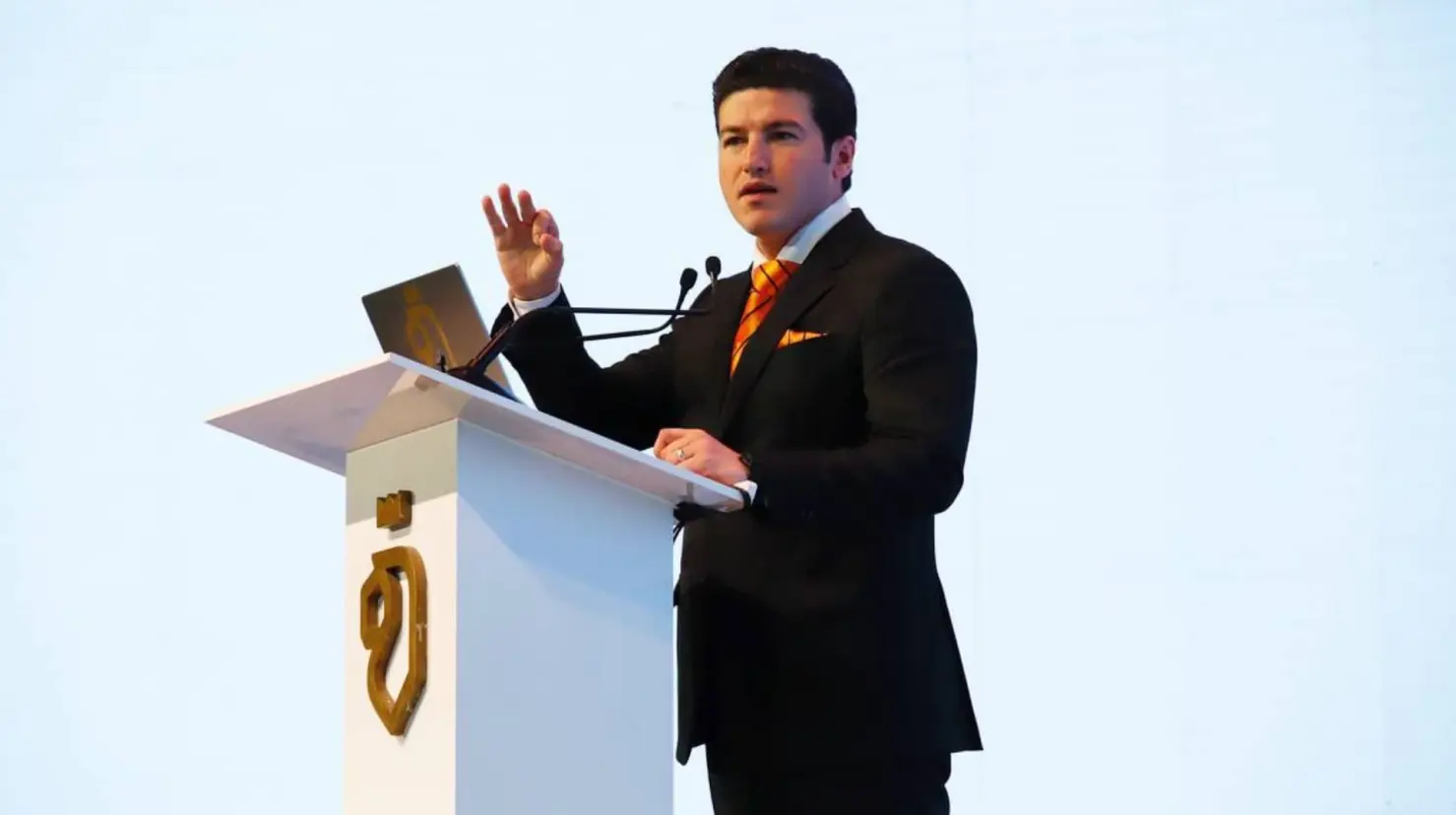 Luis Enrique Orozco deja gubernatura interina de NL: Samuel García regresa al cargo
