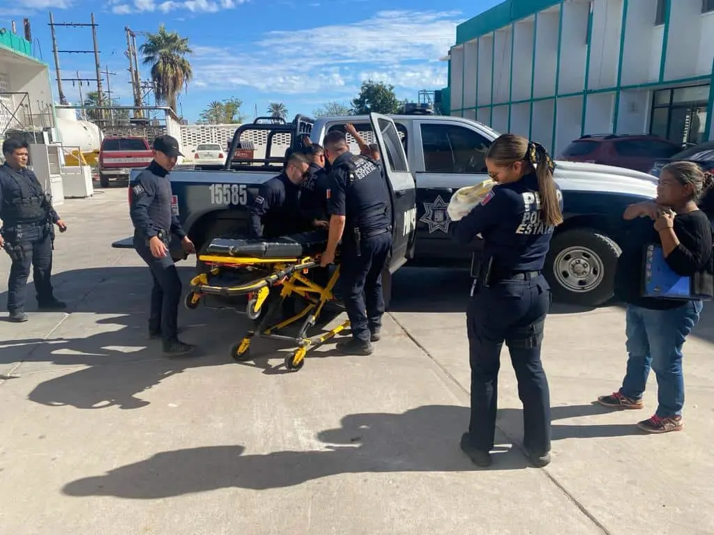 Mujer da a luz a niño en patrulla de la PESP en Las Gúasimas, Empalme