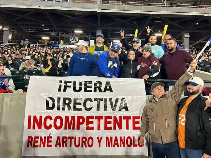 Afición poncha a directiva de Club Yaquis