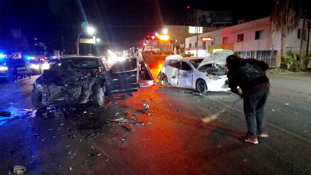Aparatoso choque en la calle 200, en Ciudad Obregón