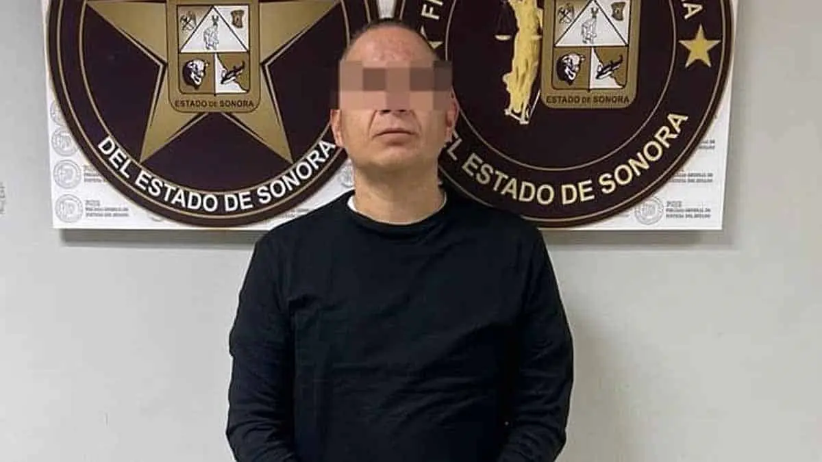 Acusan a hombre de robarse una moto afuera de una pizzería en Nogales