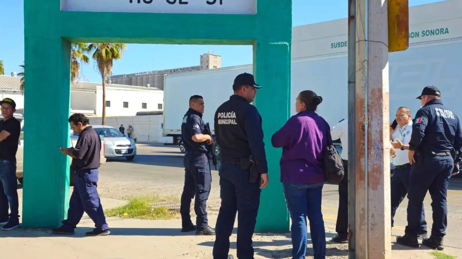 Conductor golpea a elemento de Tránsito en Cajeme que le marcó el alto