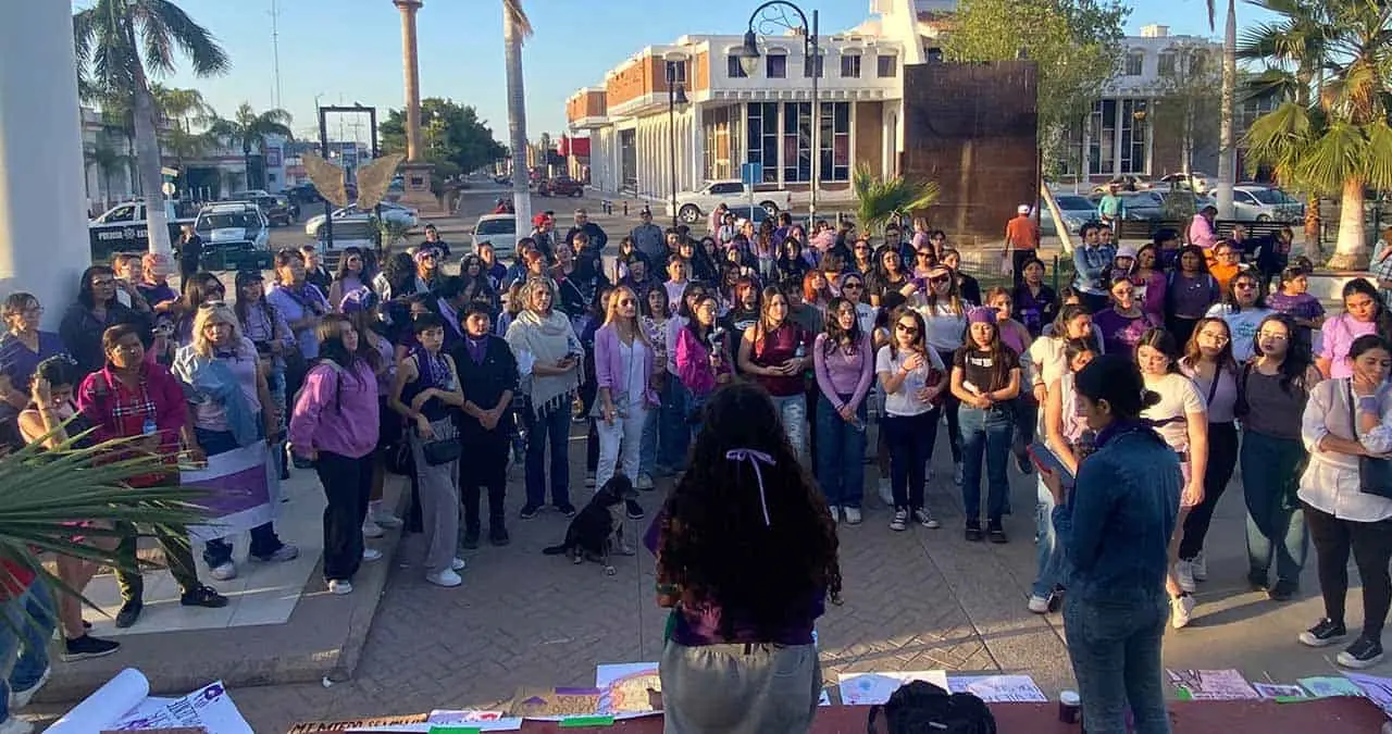 Mujeres marchan por igualdad y seguridad