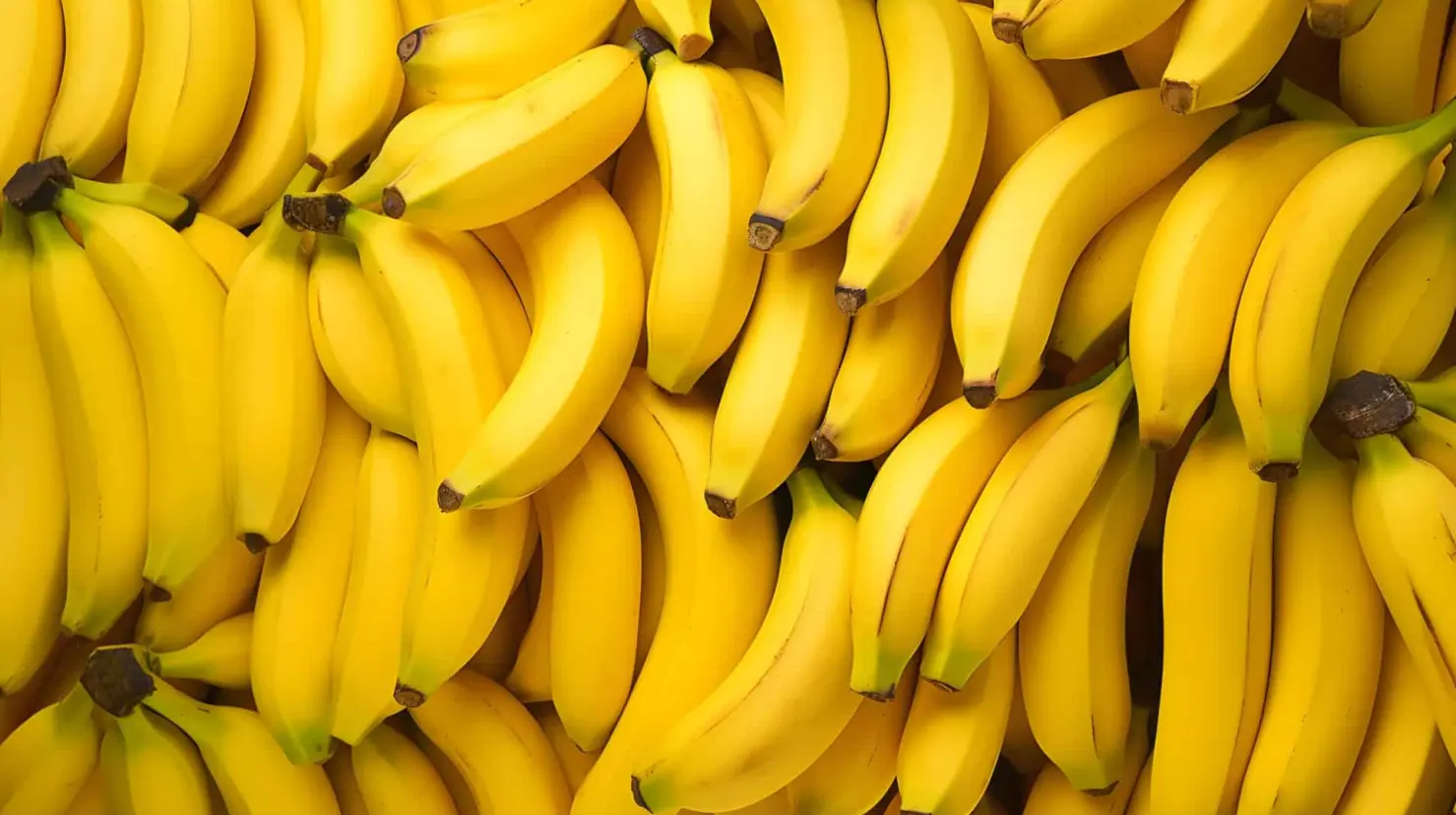 ¿Qué ocurre si comes las hebras blancas del plátano? Esto sabemos