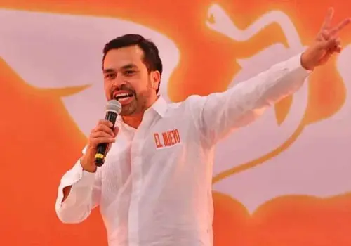 Álvarez Máynez duplica a candidatas en spots