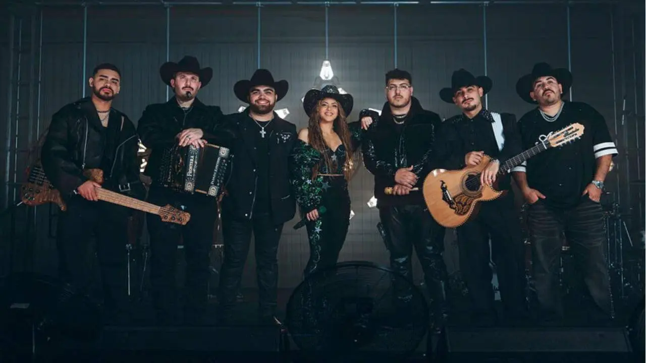 Shakira presume a la Virgen de Guadalupe en su tema con Grupo Frontera