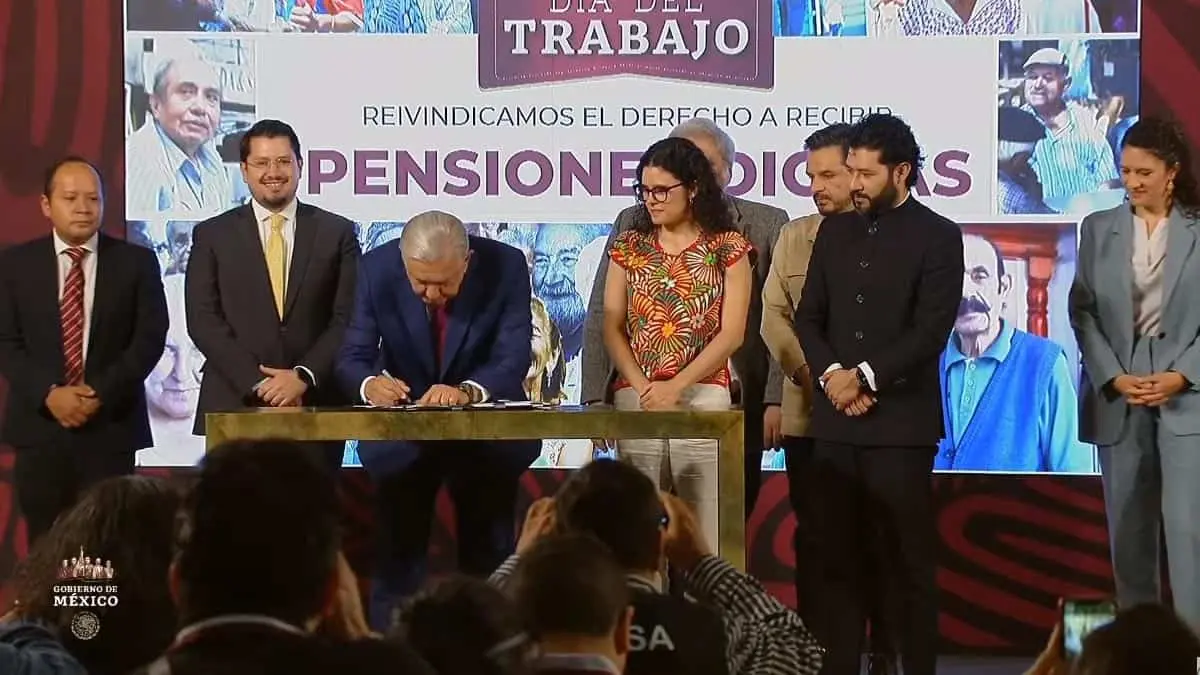 AMLO firma decreto para crear el Fondo de Pensiones para el Bienestar; hoy entra en vigor