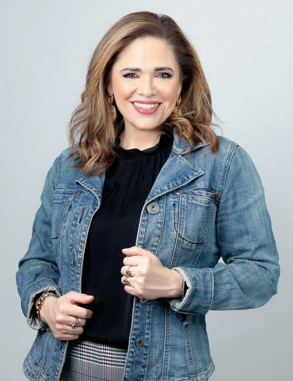 Clarissa Flores Chong asume la presidencia de AMMJE