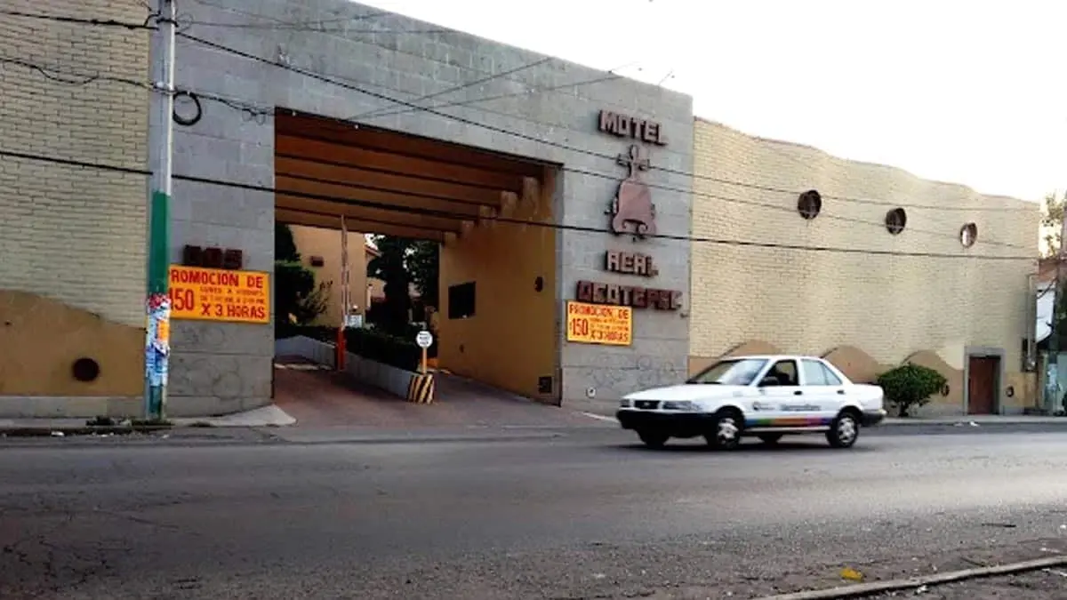 Obispo emérito de Chilpancingo entró a hotel con otra persona