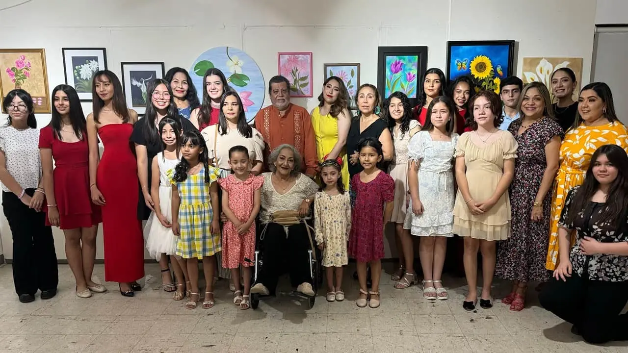 Presentan colección “Pinceladas de amor”