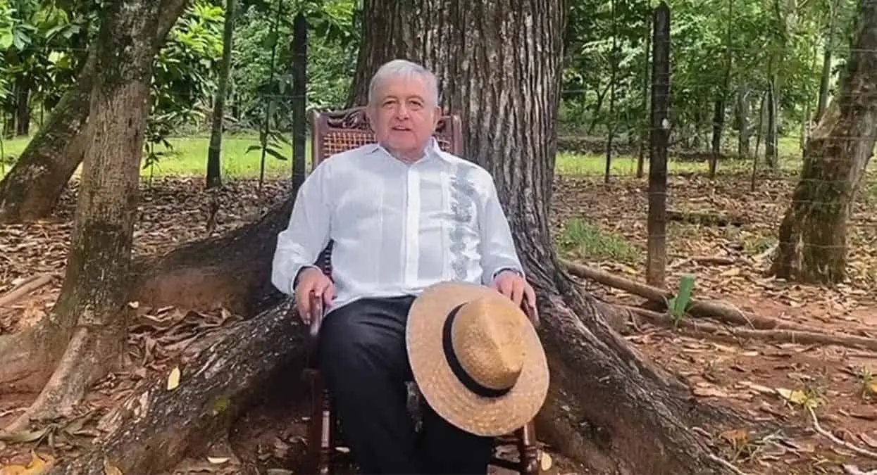 Nomás entrego la banda presidencial y me arrodillo al pueblo y al Creador: AMLO