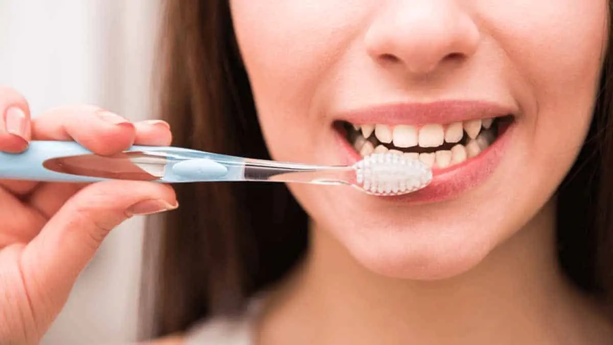 ¿Cada qué tanto tiempo se debe cambiar el cepillo de dientes? Esto dicen expertos