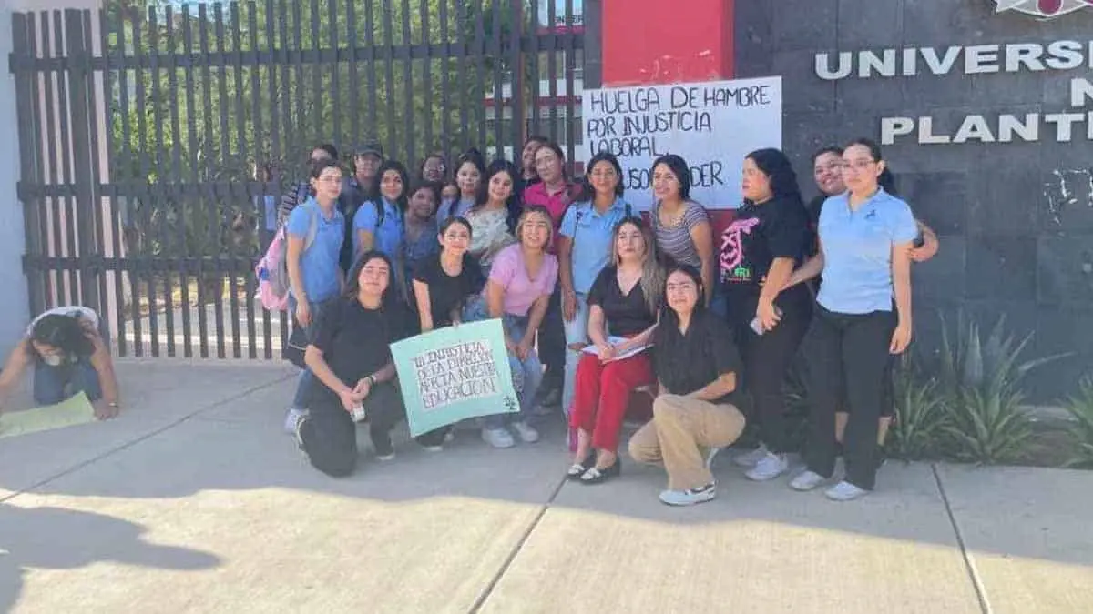 Docente realiza huelga de hambre en escuela de Sonora