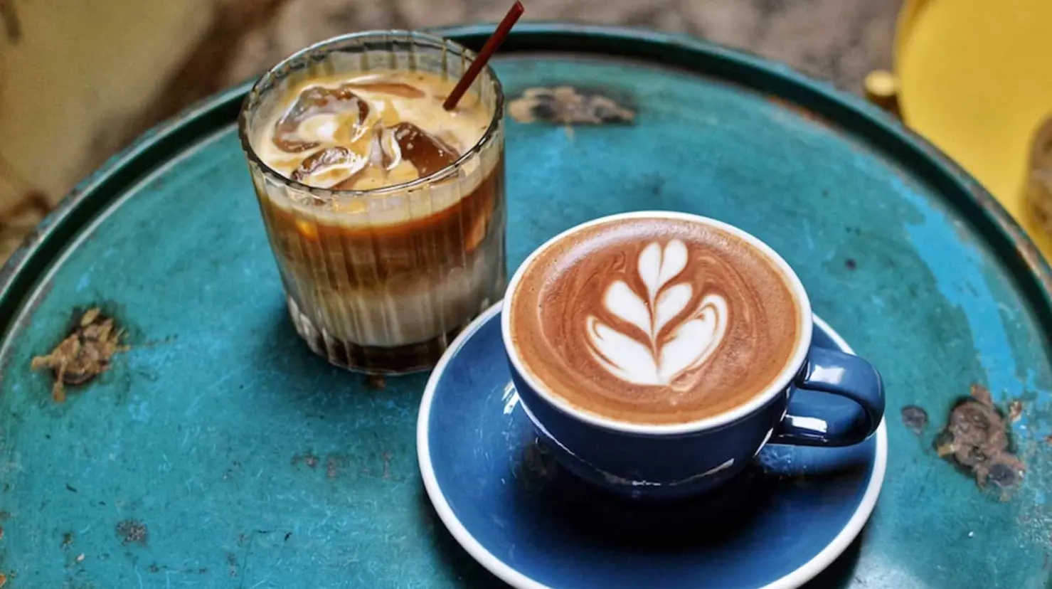 ¿Café caliente o frío? Esta es la opción más saludable para beber
