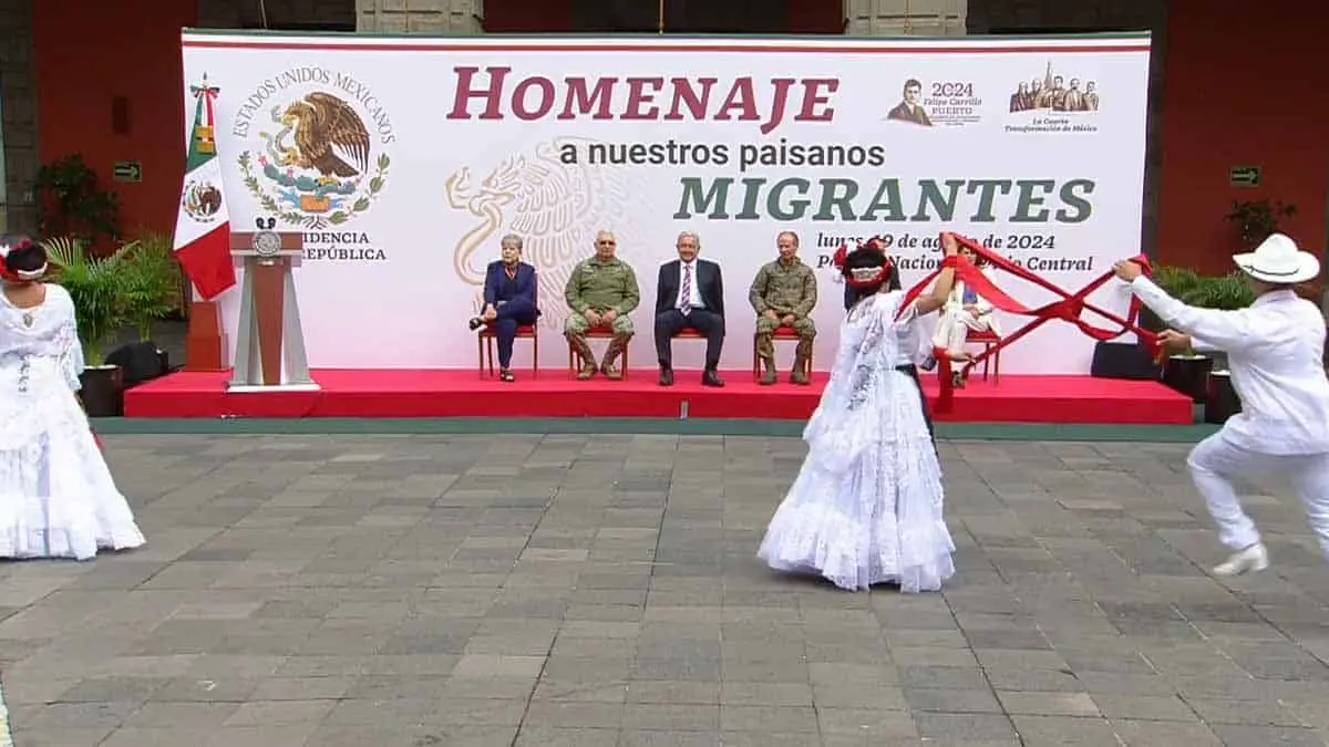 VIDEO | “Son héroes y heroínas”: AMLO rinde homenaje a migrantes con una gran fiesta en Palacio Nacional