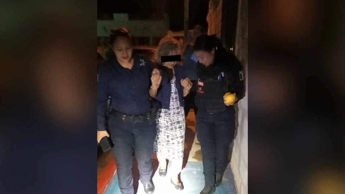 Policías de Cajeme resguardan a abuelita extraviada