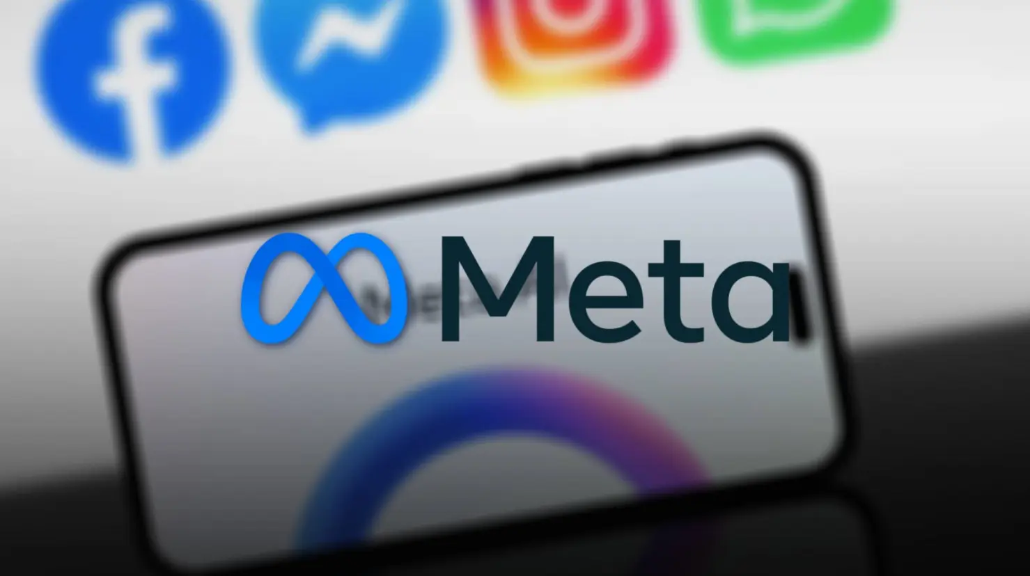 ¿Se puede eliminar el círculo azul de Meta AI en WhatsApp?