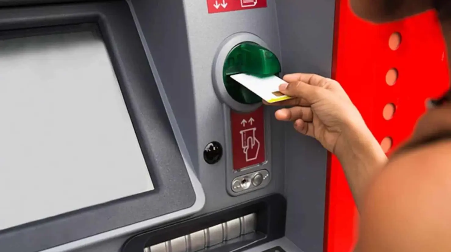 ¡Cuida tu dinero! Así puedes identificar un cajero automático con trampa