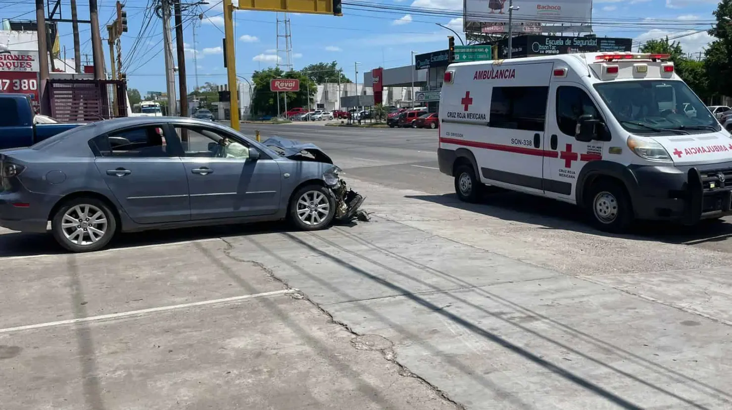 Se registra carambola en la calle 200