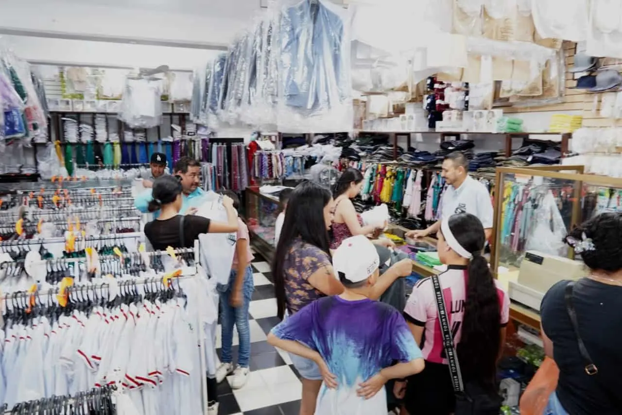 Dejan compras del regreso a clases para último momento