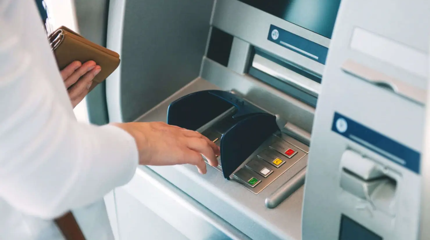 Suprema Corte: Los Bancos en México deben reembolsar cargos indebidos con intereses