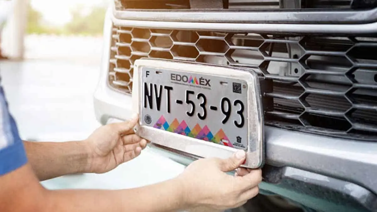 ¿Cómo se puede saber si las placas de un vehículo son piratas?