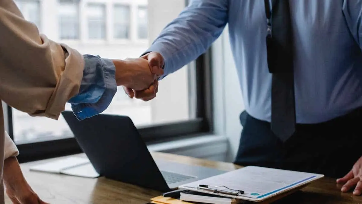 ¿Tener dos trabajos formales al mismo tiempo es ilegal? Esto se sabe