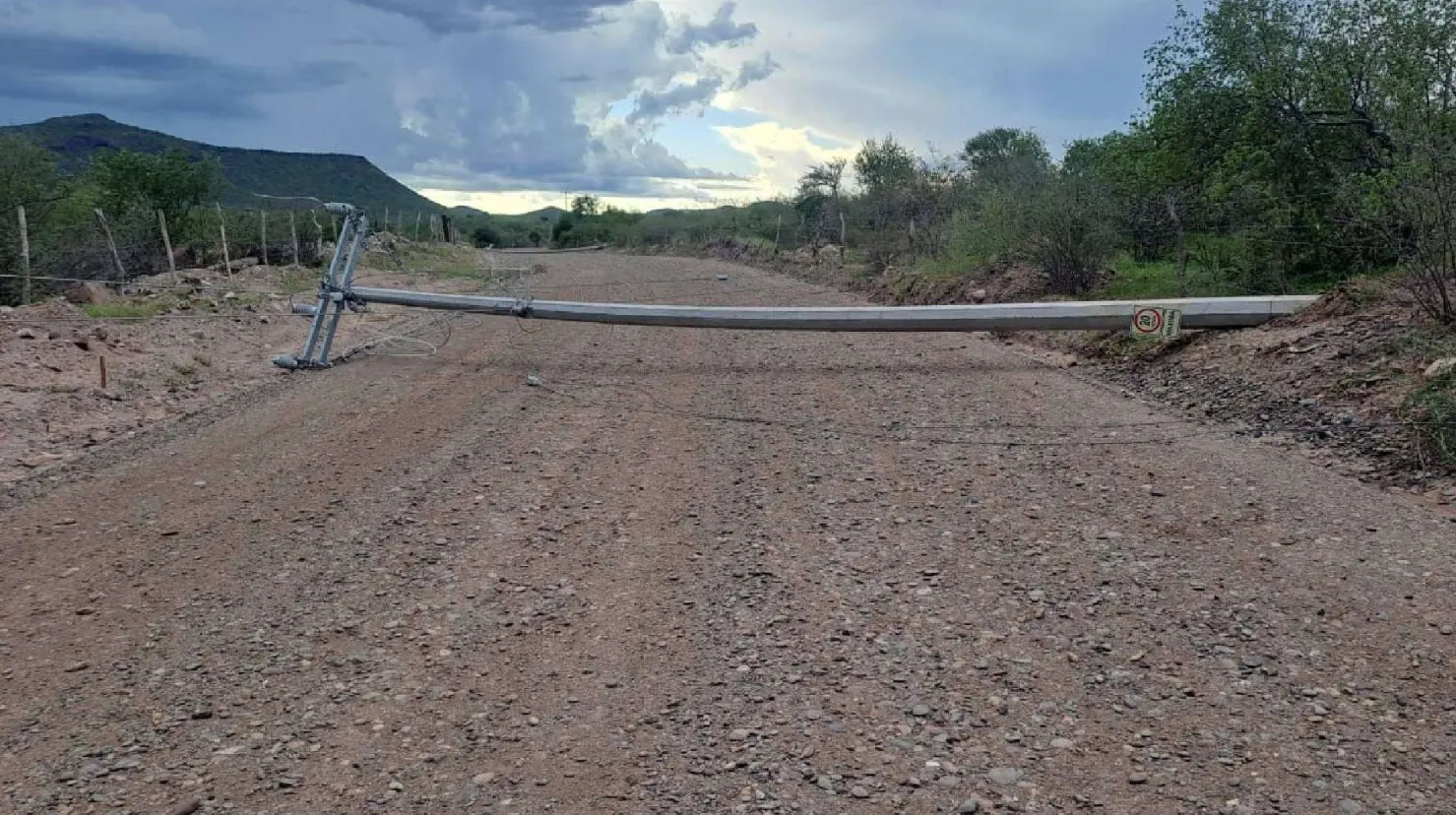 Tras lluvias, habitantes de Buenavista en Cajeme se quedan sin luz