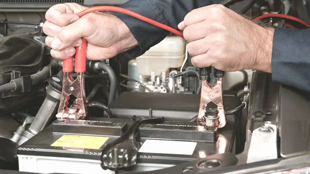 ¿Tienes un carro automático? Así puedes evitar que se descargue la batería
