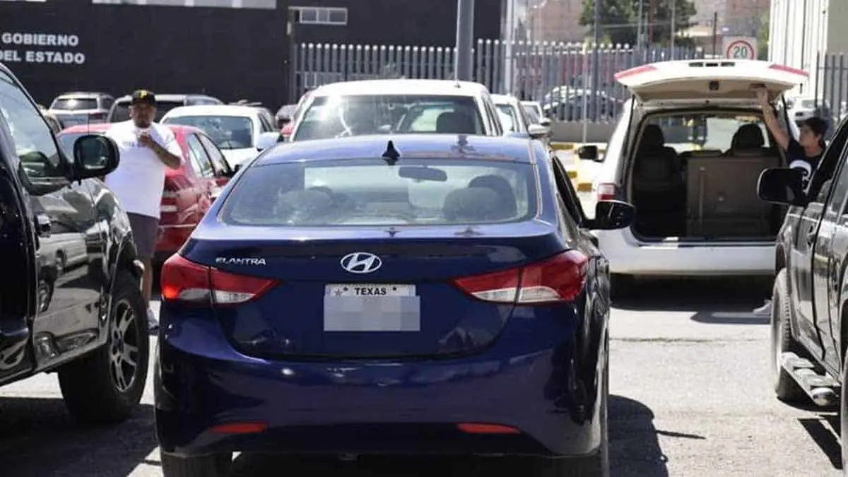 ¿Puedo cruzar mi auto “chocolate” ya regularizado a Estados Unidos?