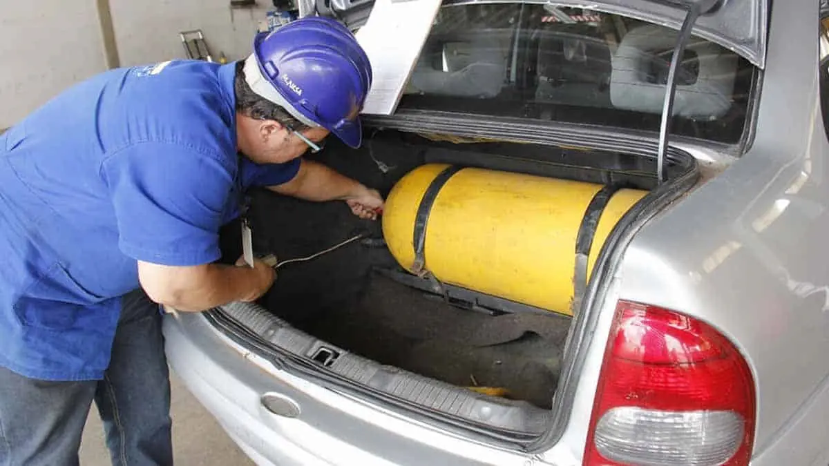Así puedes convertir tu auto de gasolina a gas natural