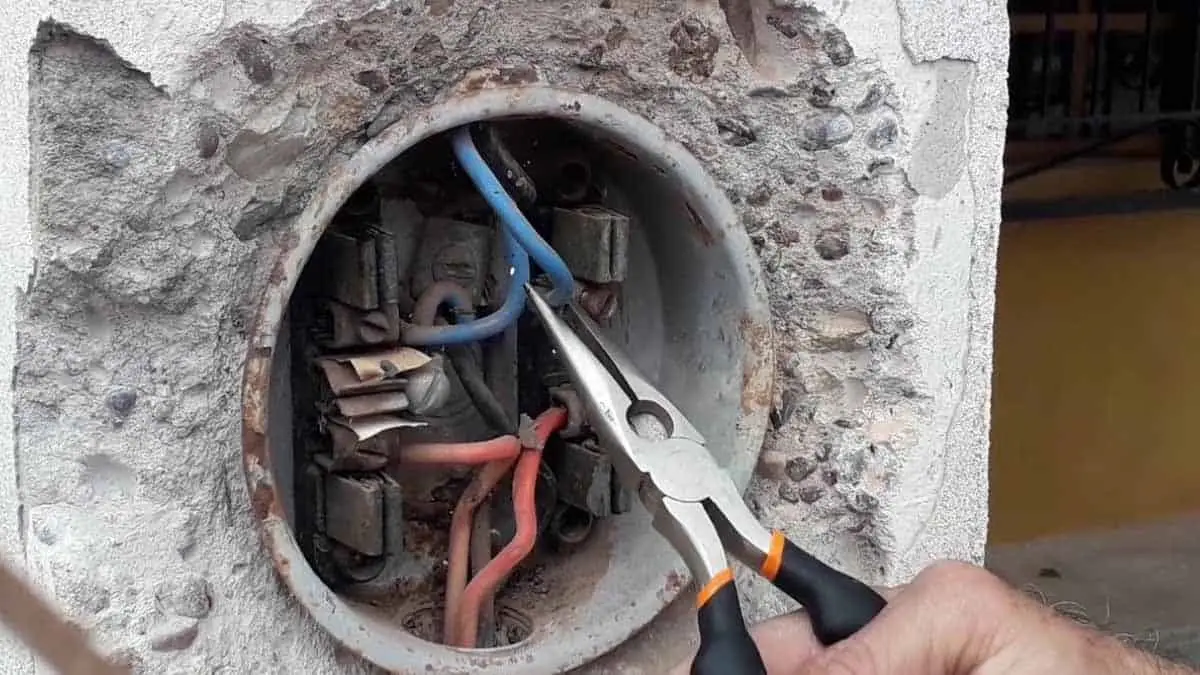 CFE: Tener estos cables en tu medidor te haría acreedor de multas en septiembre del 2024