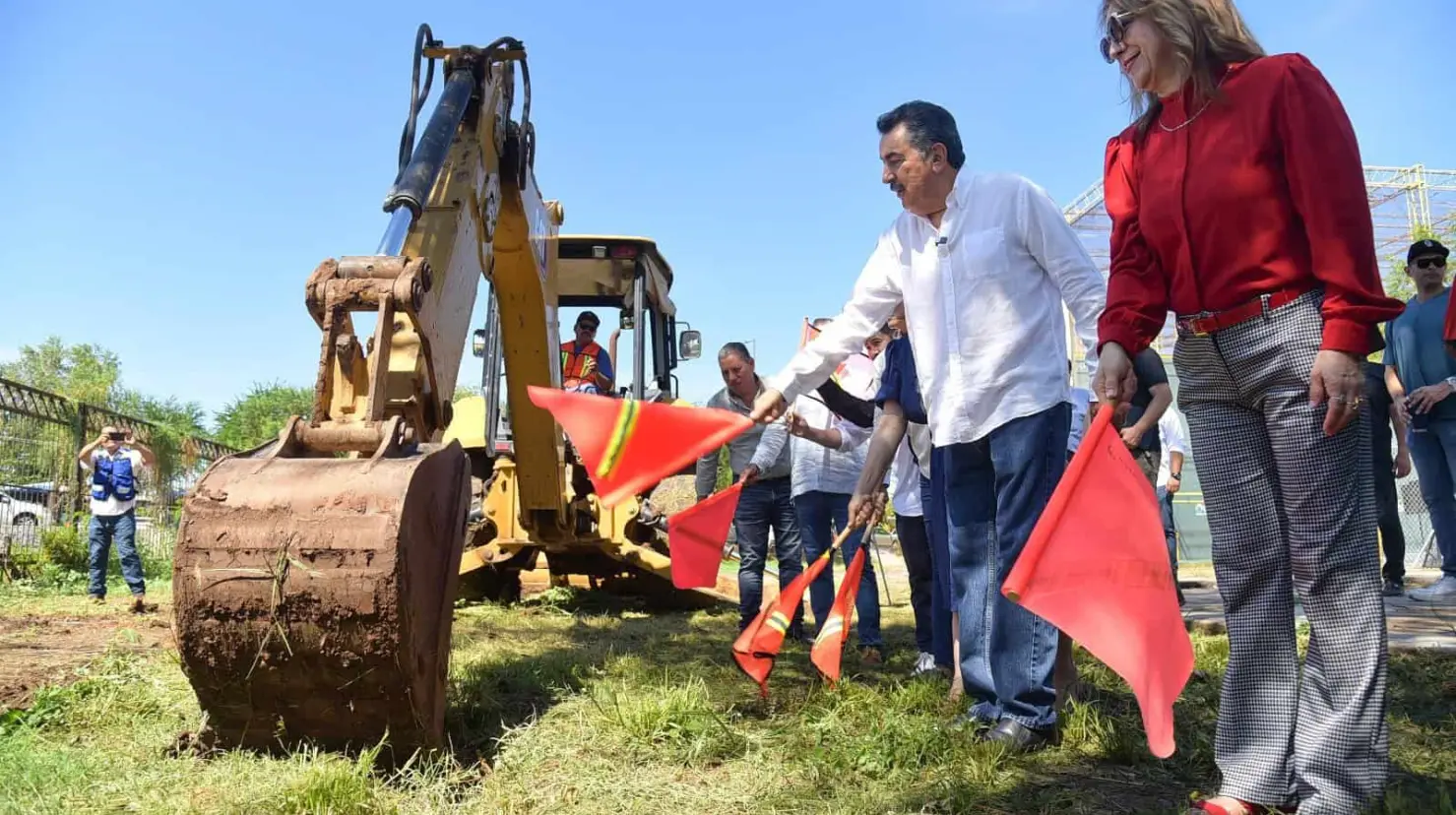 Construyen colector para acabar con las aguas negras en la UMAE 
